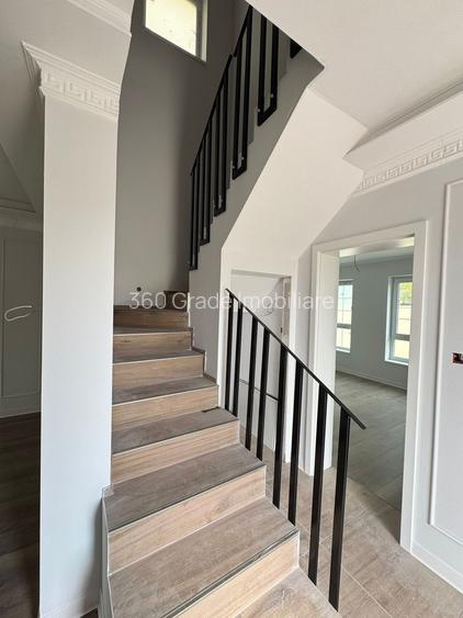 Duplex despartit prin camera tehnica - 4 camere Toate Utilitatile - 4