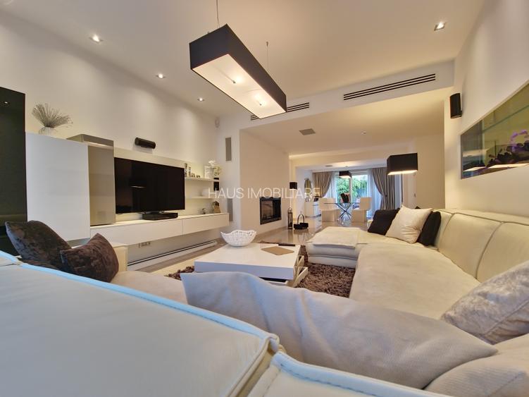 Vila deosebita  la un pas de mare mobilata si utilata - 5