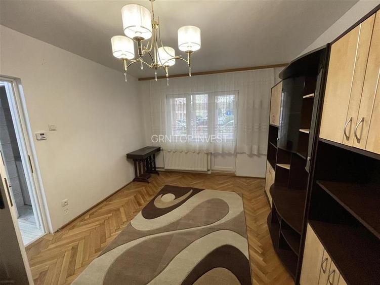Apartament cu 2 camere decomandat si balcon in Vasile Aaron - 9
