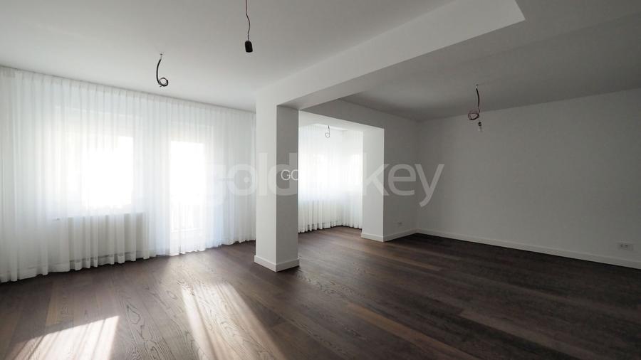 Vilă cu 7 camere, 4 bai | renovata integral 2020 | strada privata - 15