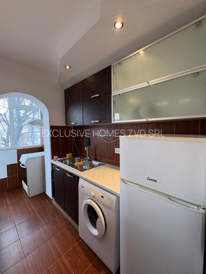 Universitatea Titu Maiorescu - Metrou - Parc IOR - 3