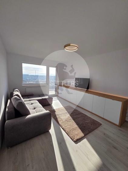 DE INCHIRIAT apartament 3 camere CORESI - 2