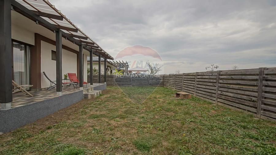 Vilă modernă, cu garaj, panouri și pompă de căldură, Cristian - 11