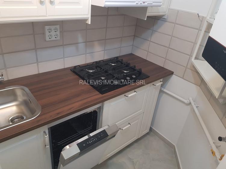 Apartament 3 camere, 2 bai, proaspat renovat, ultracentral, etaj 2, 945 euro - 11