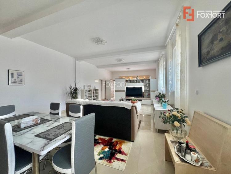 Casa Individuala cu 9 camere de vanzare, zona Ghiroda - 2