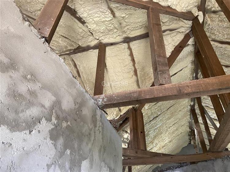 Casa de vanzare in sat  Botarlau , parter si mansarda cu suprafata de 242 mp , t - 8