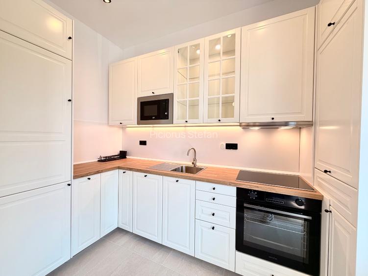 Proprietar vand apartament 3 camere + curte - 10 sec de metrou - 3