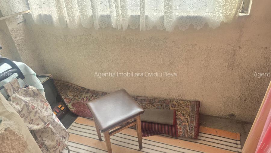 Vand apartament 2 camere decomandat in Deva, pe Bld. Balcescu, etaj 1 - 3