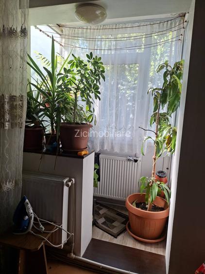 Apartament 3 camere Piața Progresul, 50 mp, centrală proprie, etaj 2/10 - 9