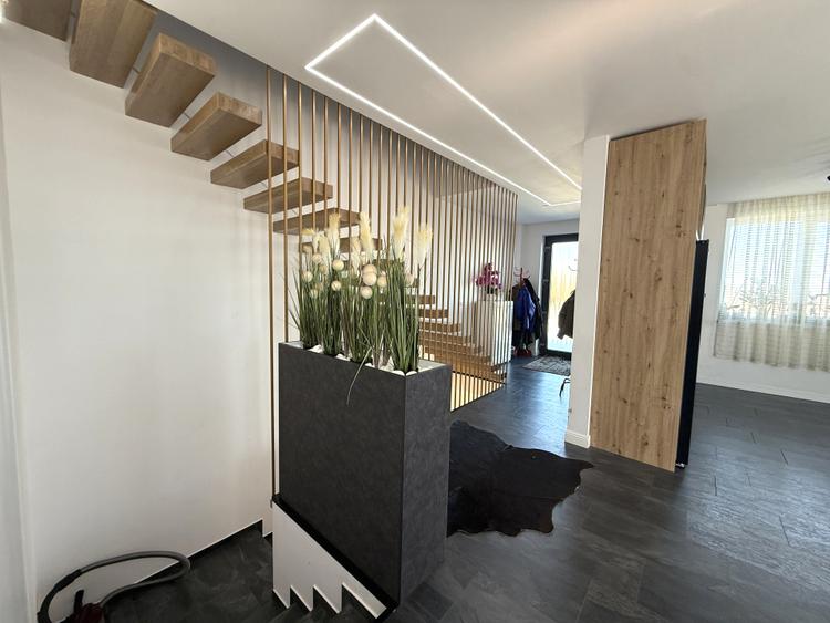 Casa Individuala cu piscină de vanzare | SCHIT | 270 MP UTILI | 565 MP TEREN.