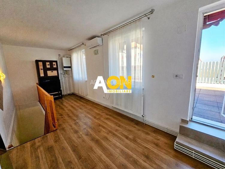 Penthouse pe două niveluri, panouri solare, terasă de 50 mp, boxă - 10