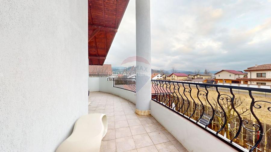 Casă/Vilă individuală | P+E+M | Teren 1075 mp | Cristian - 22