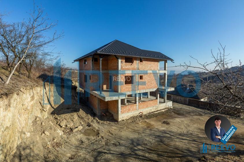 Pensiune/Vilă la roșu P+E+M în Sărata - 5