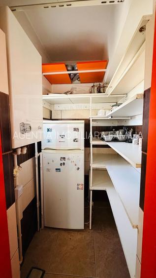Vand apartament 3 camere IC Frimu in IFR, strada Nae Leonard, Bloc R - 15