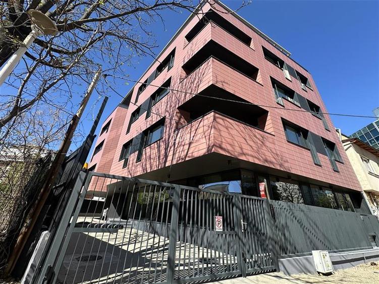 Spatiu de birou de inchiriat - 121 mp  - mentenanta inclusa - 13