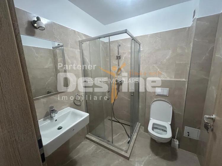 Apartament cu 3 camere, cu balcon si loc de parcare inclus, situat in Tractorul - 5