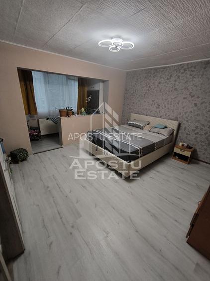 Apartament cu 3 camere, centrala proprie, zona Sagului - 2