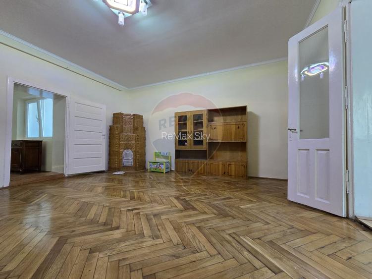 Casă cu 5 camere de vânzare în zona Central comision 0 - 8