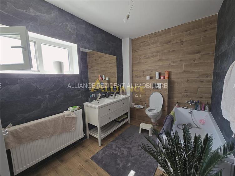 Duplex cu perete dublu- 4 camere - 2 bai - apa curenta  - pod - 9