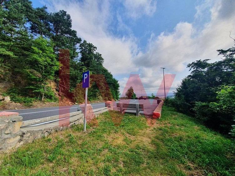 Teren cu priveliste superba si deschidere la drumul de Poiana Brasov