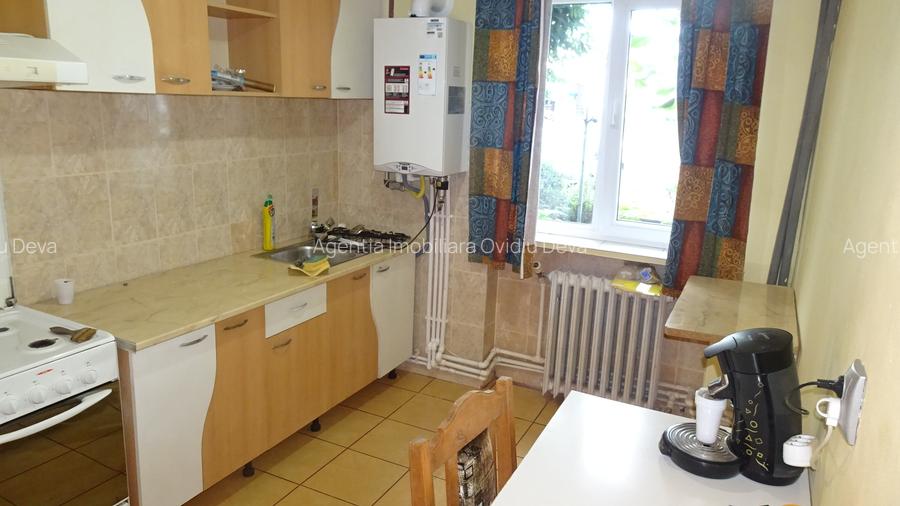 Inchiriez apartament cu 2 camere in Deva, parter, zona Pacii (scoala Andrei Sagu - 5