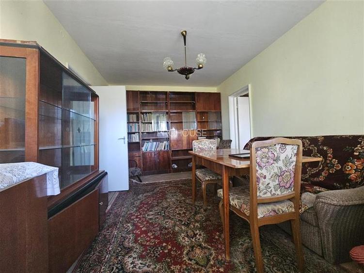 Buhusi - 3 camere  - etaj 3 - 3