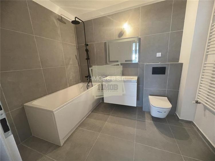 Apartament la CHEIE cu 3 camere  balcon si parcare pe Doamna Stanca - 2