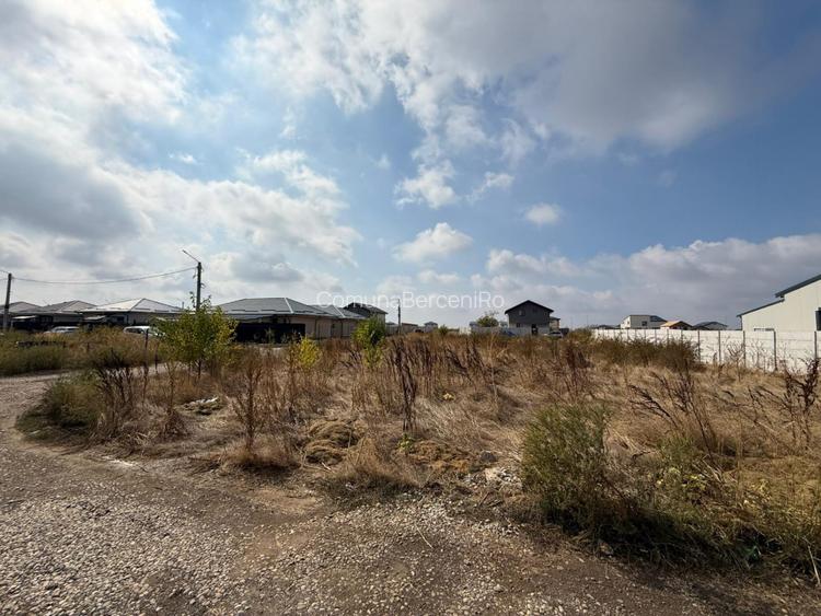 Lot 451mp Intravilan zona Sf.Ana - Berceni | utilitati: curent | #UG3E - 7