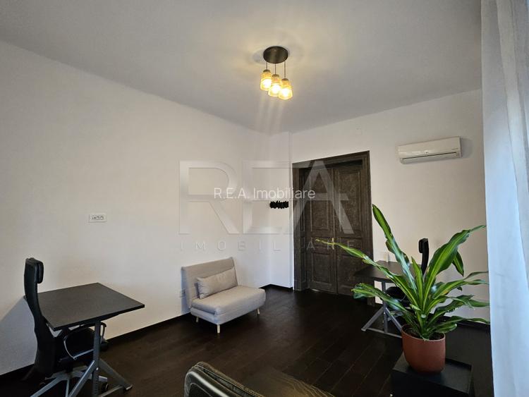 Casa de birouri de inchiriat 11 camere - 12