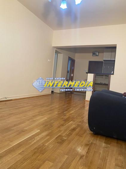 Apartament cu 3 camere Deco Foste proprietati CETATE Piata Finisat Nemobilat - 12