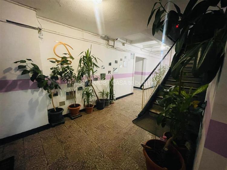 2 camere semidec. - loc parcare -  Auchan Vitan - 14