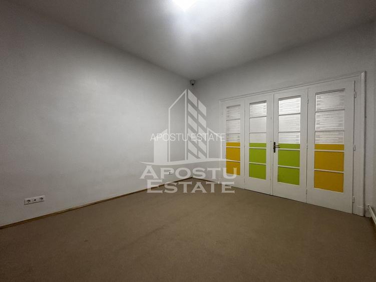 Casa partial mobilata, curte proprie,  zona Lunei - 24