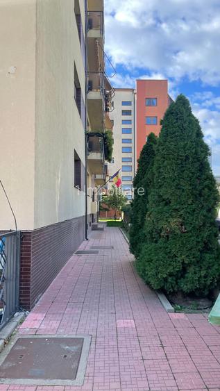 Spatiu comercial cu multiple destinatii parter bloc - 6