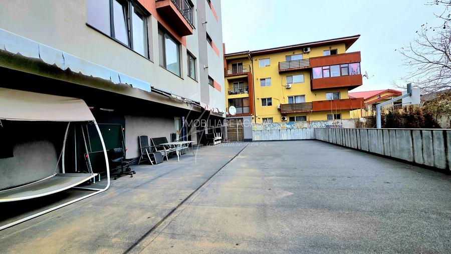 Apartament cu 5 camere si curte de 358 mp. - 25