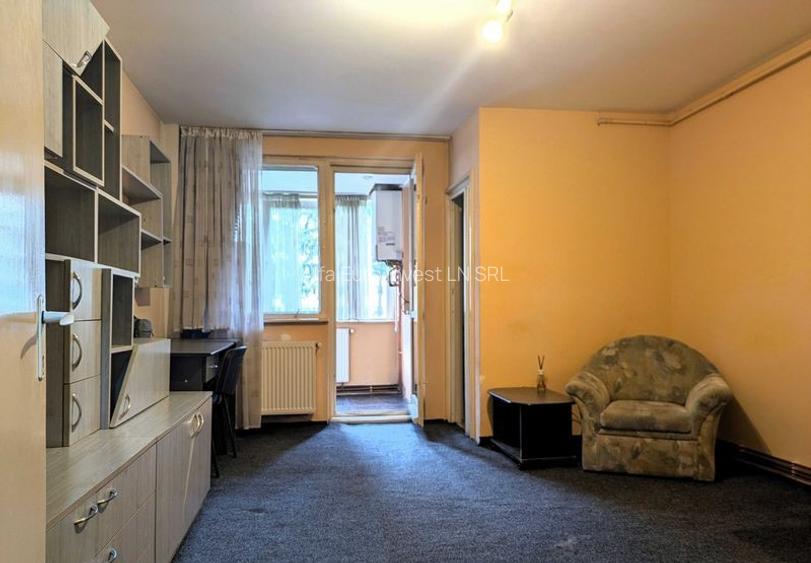 Garsoniera cu balcon,Calea Bucuresti, etaj 1 - 4