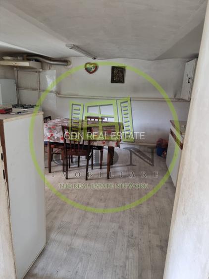 Proprietate spre vanzare,  formata din 2 case suprafata totala 440 mp - 12