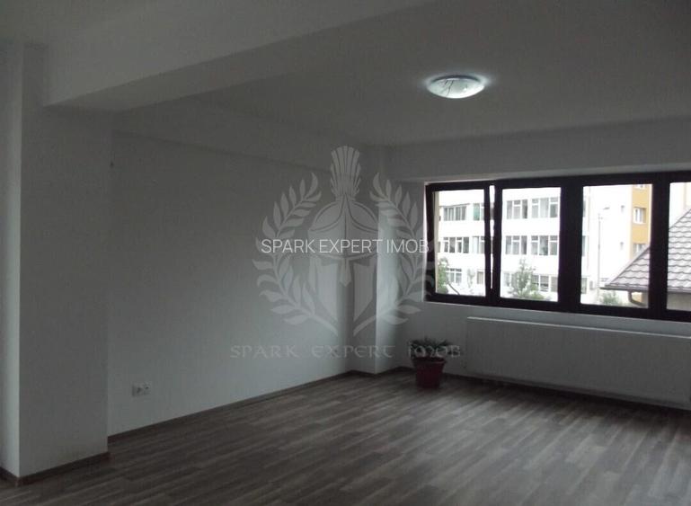 SPATIU BIROURI // ETAJUL 1 // 5 CAMERE - 4