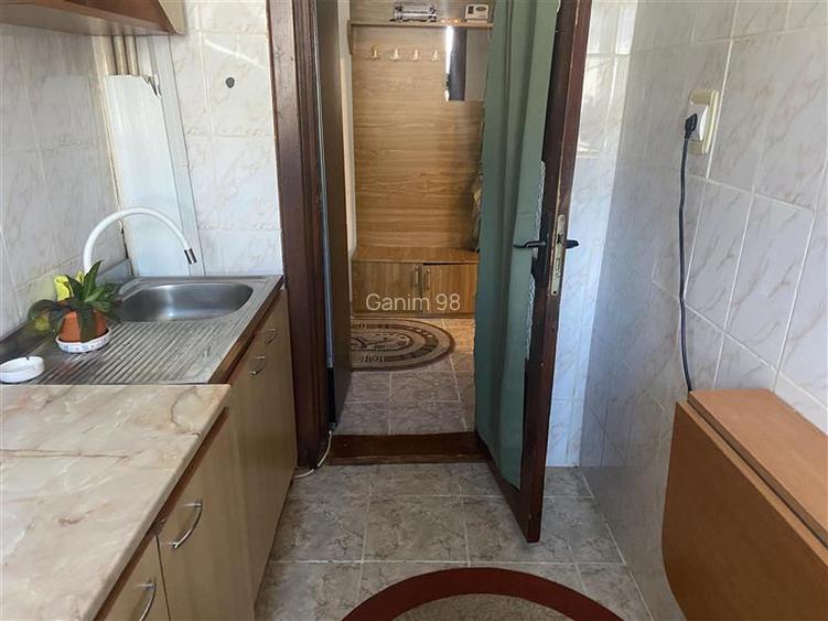Apartament 2 camere, cartier Sud , et 3 4 , decomandat , centrala termica propri - 6