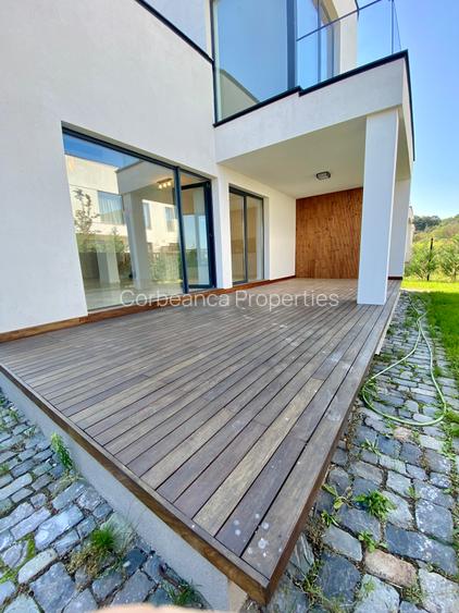 Vila noua eleganta si spatioasa, 5 cam, 4 bai, Laguna Albastra, cartier privat - 3