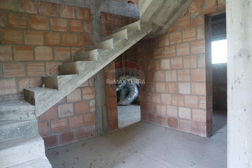 CASA CUPLATĂ DE VÂNZARE la rosu sau la semifinisat în Tăuții Măgherăuș - 12