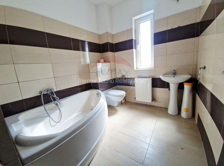 Apartament cu 3 camere, curte și loc de parcare zona Alfa - 8