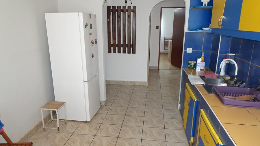 Vand  apartament de 3 camere decomandat in Deva, etaj 2, zona Micro 15,