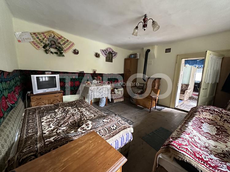 Casa cu gradina 3 camere anexe gospodaresti 5702 mp teren in Gura Vaii - 7