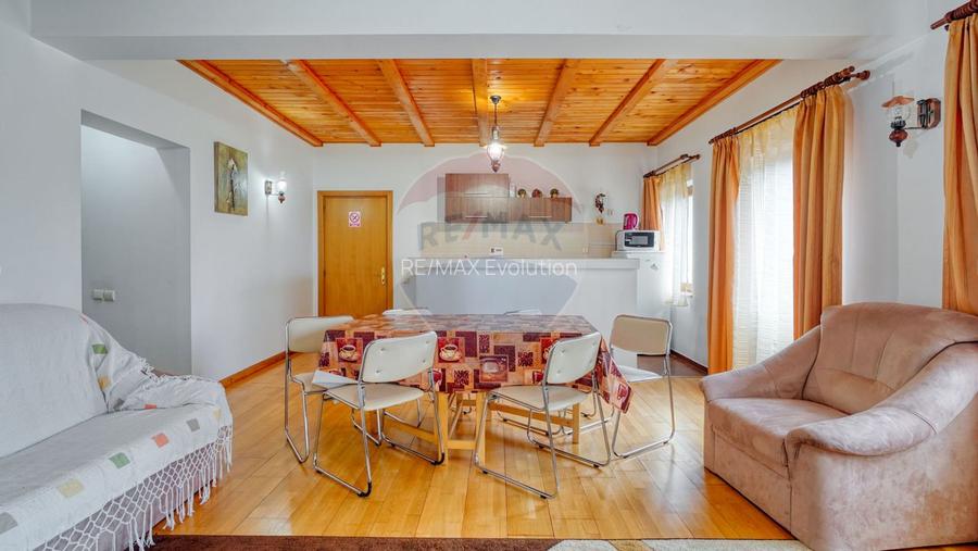 Vilă de vânzare în Predeal – vedere panoramică către pârtia de schi - 3