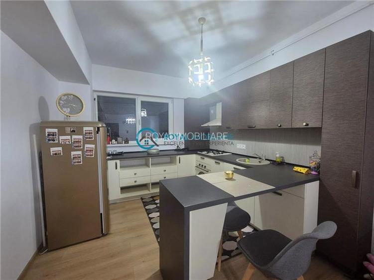 Royal Imobiliare - Vanzare apartament 2 camere zona 9 Mai - 13