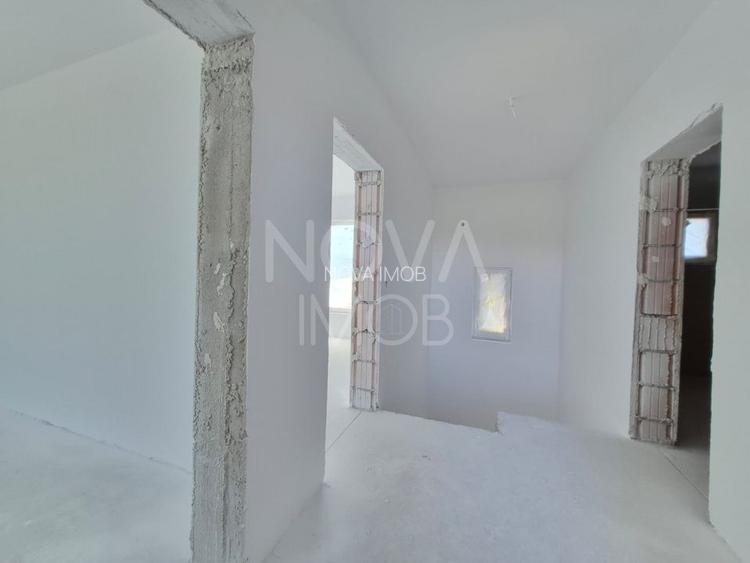 Casa tip duplex, la alb - Sura Mica - COMISION 0 - 10