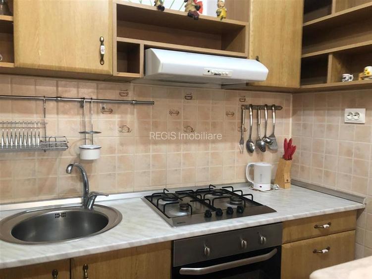 Casa individuala 5 Camere cu parcare doar pentru familii - 3