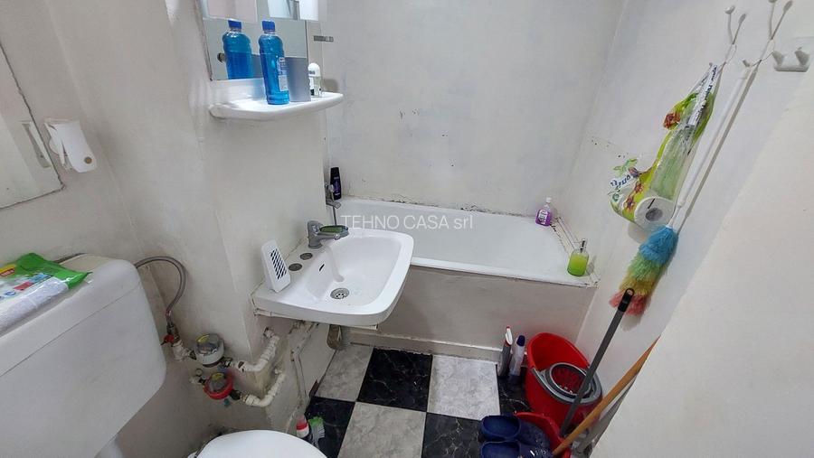 TITAN, apartament 2 camere decomandat, et.3, metrou 1 Decembrie - 13