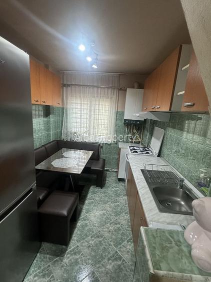 Apartament 3 camere  decomandat , etaj 02 , zona  Cetate - 5