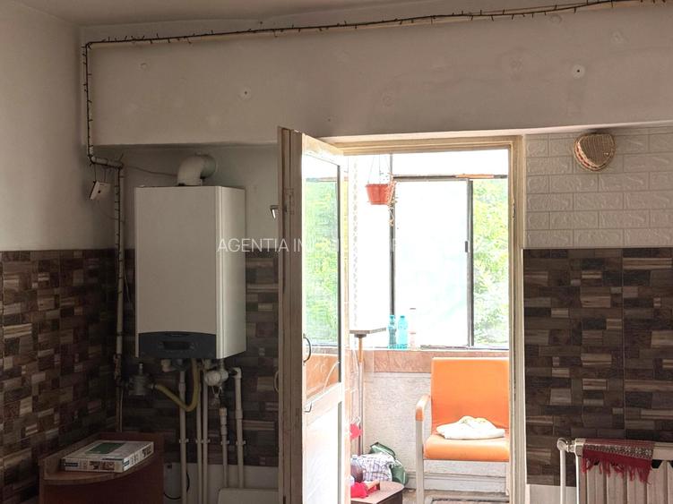 Apartament spatios, 2 camere decomandate, etaj 1, zona Piata Centrala - 5